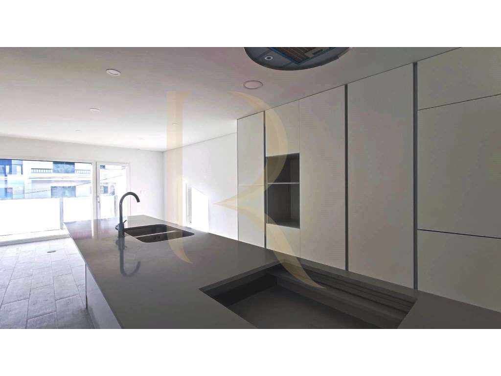 Moradia em banda nova T5 em Vale de Milhaços com garagem - Grande imagem: 5/30