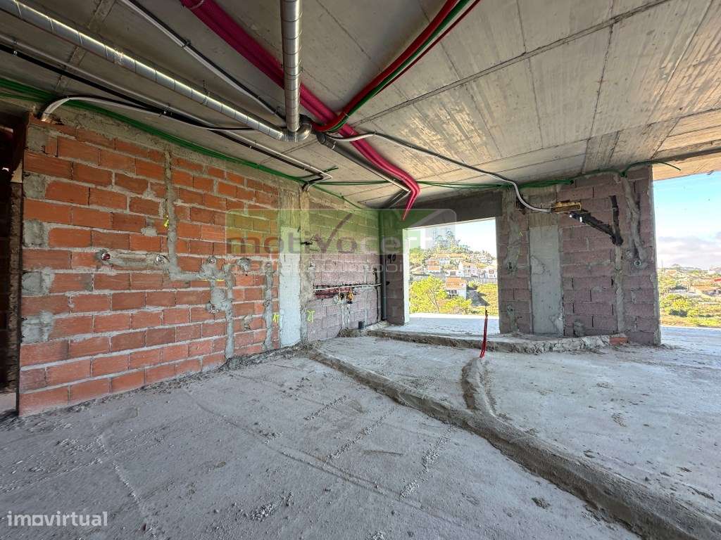Moradia T4 Contemporânea com Piscina e Garagem - Almargem do Bispo-14