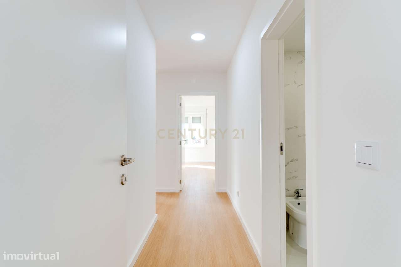 Apartamento T3 em Arrifana-21