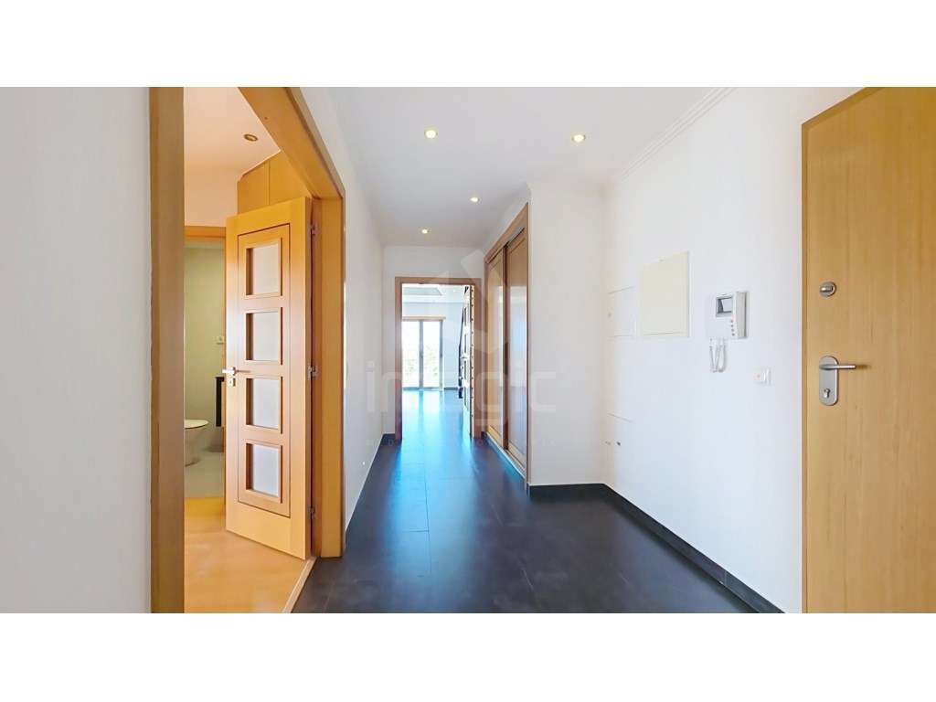 Apartamento T3 + sótão, usado, em Mafra.-10