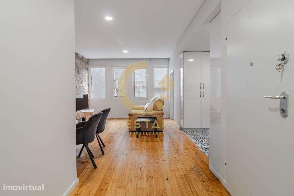 T2  Renovado para venda no Centro do Porto-9