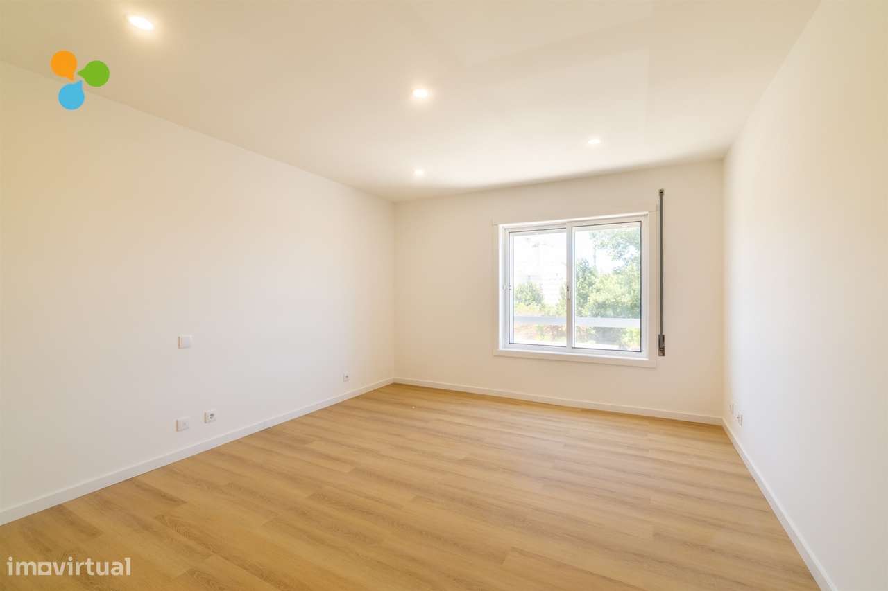 Apartamento T3 c/ Box e varanda, junto às faculdades-14