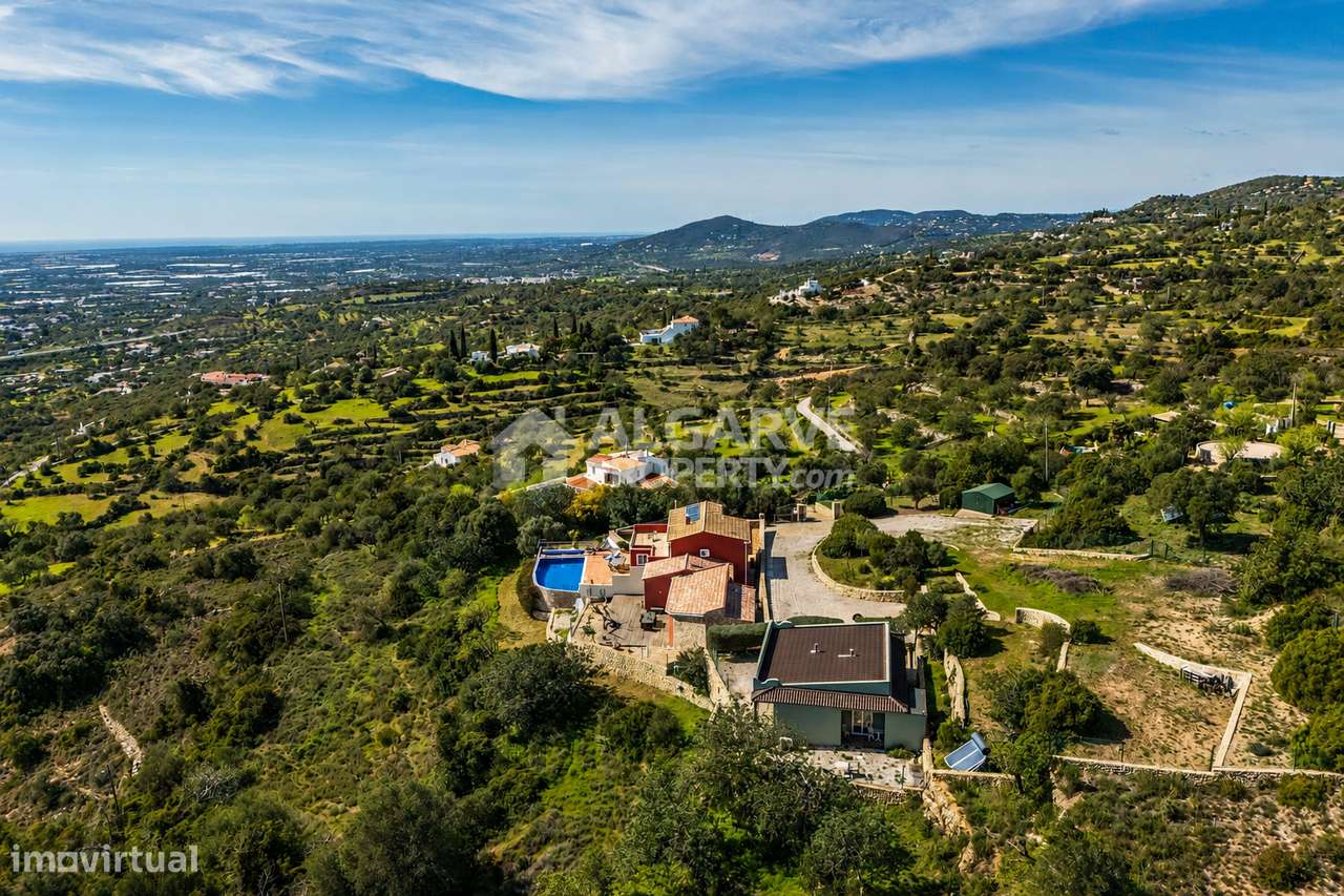 Moradia com Vistas Panorâmicas e Terreno em Estoi-19