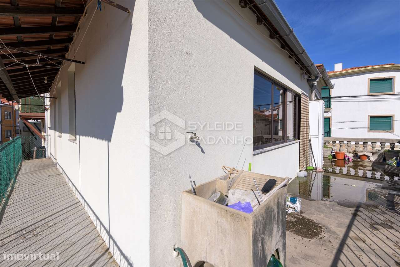 Prédio para venda centro de Caria com comércio no rés-do-chão e ampla-29