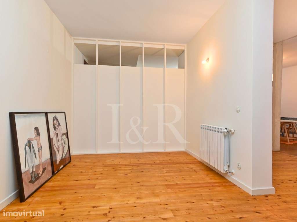 Apartamento T3 renovado no centro histórico de Lisboa-26