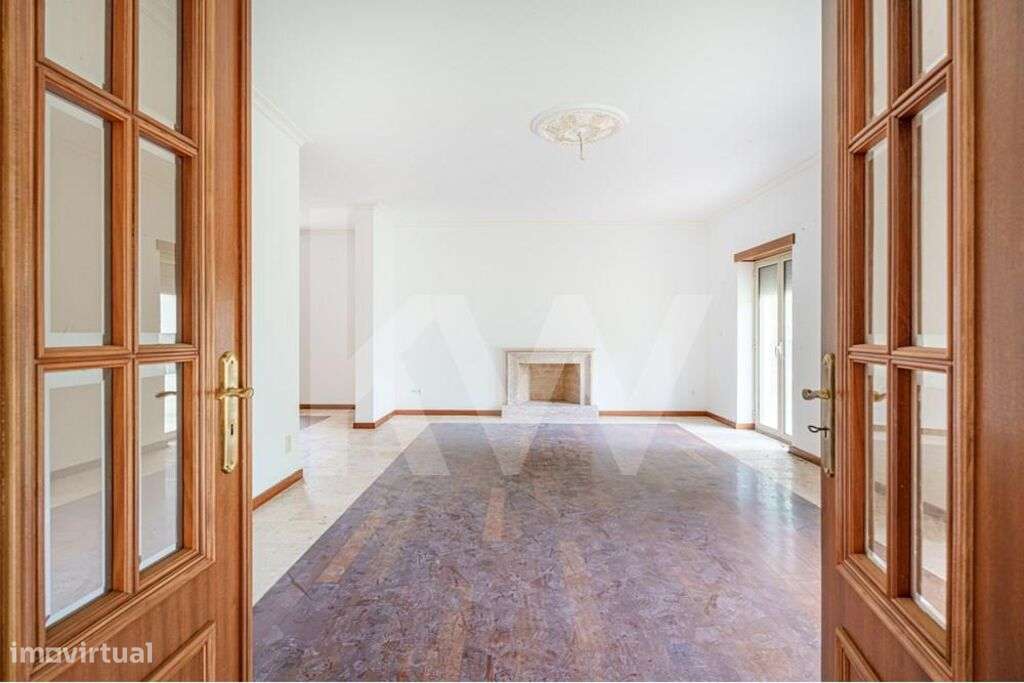 Moradia T5 isolada com terreno a 7 km do Santuário de Fátima - Grande imagem: 5/31