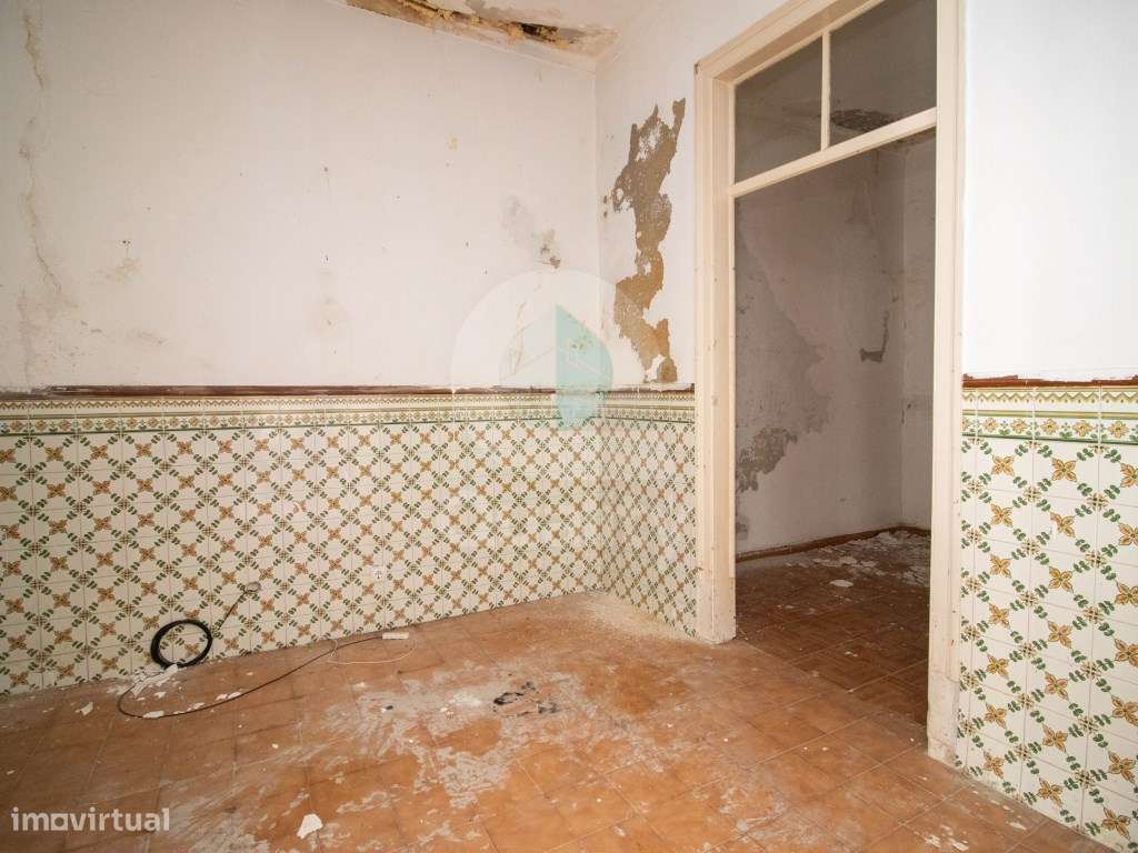 MORADIA T2 DUPLEX COM PROJECTO, NO CENTRO DO BARREIRO-12