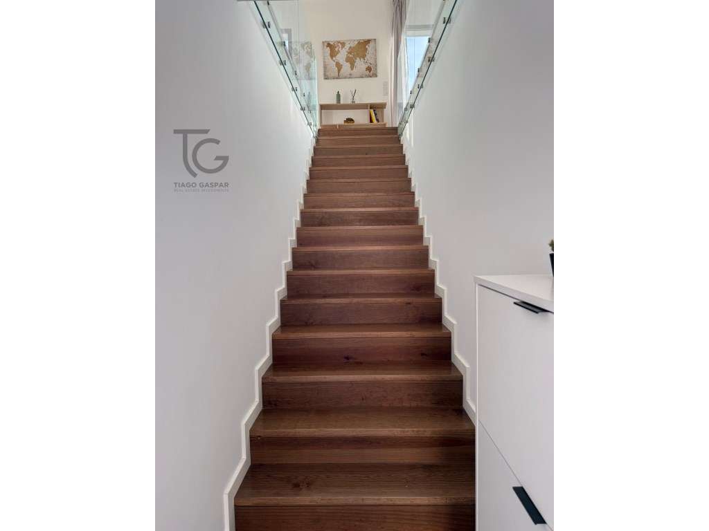T2 com Terraço e Garagem em Ericeira-32
