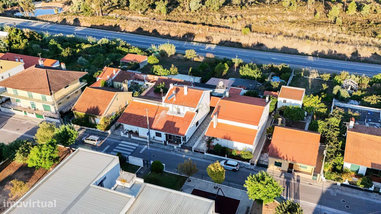 Moradia T5 com Garagem e Espaço Exterior | Atalaia-37
