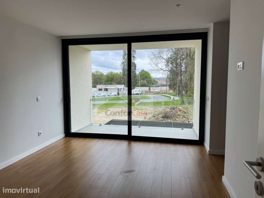 Moradias Luxuosas Novas T3 em Palmeira - Braga, com Jardim e Suítes-21