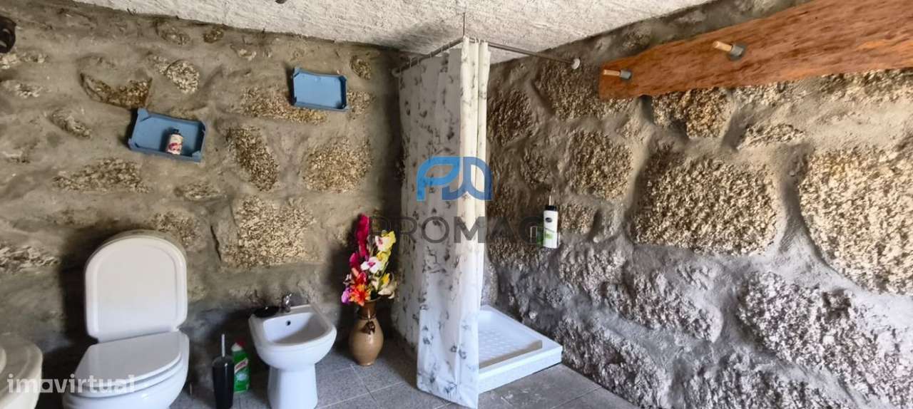 Quinta com 3 artigos urbanos, piscina e 9,4 ha em Resende-33