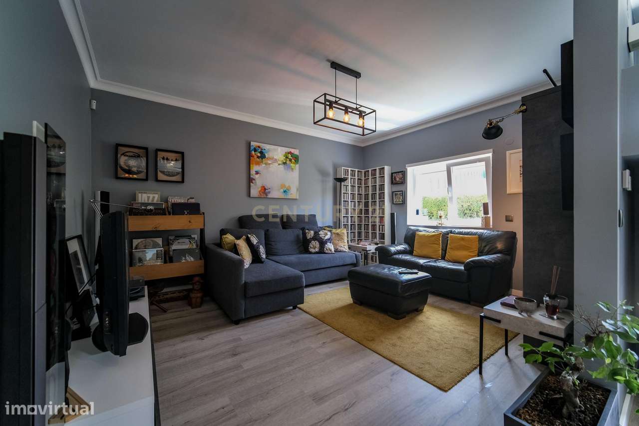 Moradia T5 renovada com piscina, perto da Ericeira.-22