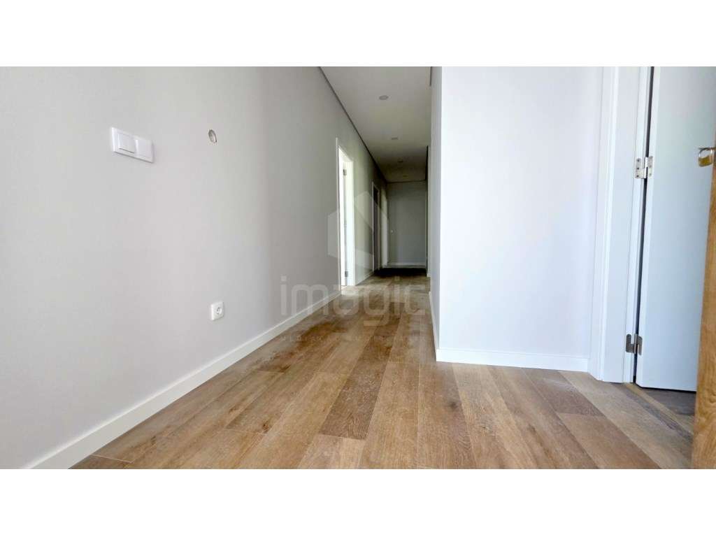 MORADIA T4 TÉRREA NOVA em SANTO ISIDORO-7