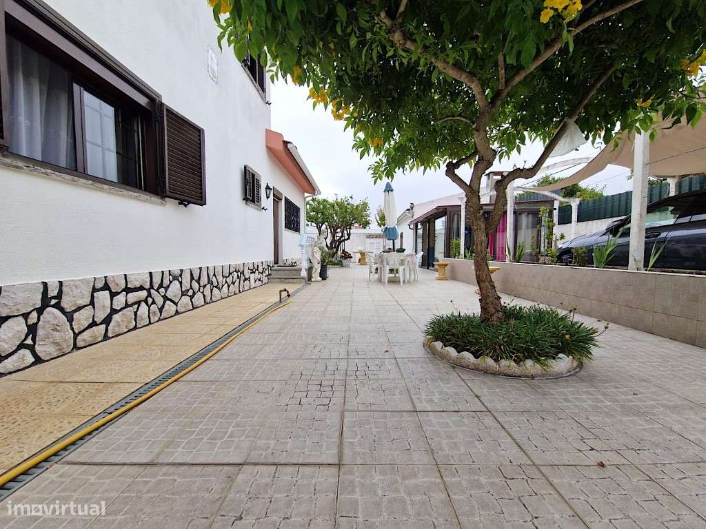 Moradia isolada como nova em Fernão Ferro-8