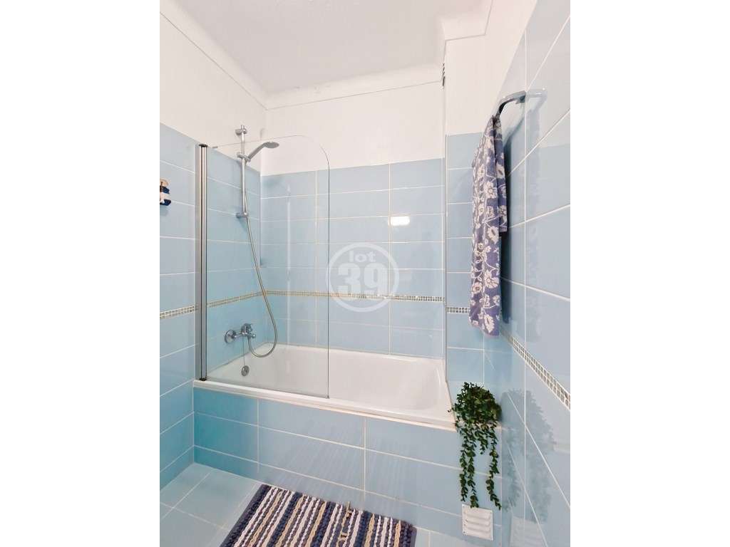 Casa histórica renovada e com fantástica vista mar na zona mais ant...-13