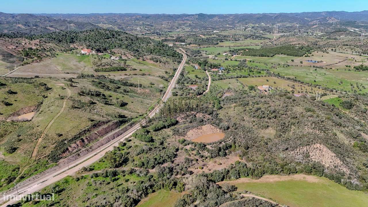 Terreno Rústico de 2.5Ha com Barragem - Grande imagem: 3/28