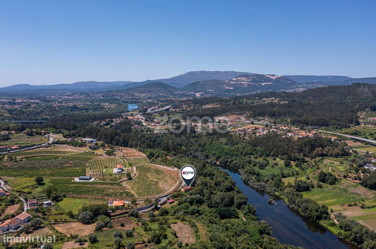 Moradia T2/4•2.000m2 Terreno• Ponte de Lima• frente Rio•Vista absol... - Grande imagem: 2/47