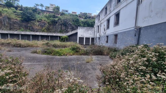 Prédio de grande volumetria no Funchal-7