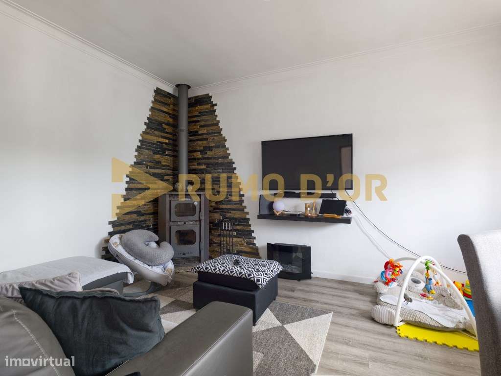 Moradia T2 Térrea em Carambancha, Carregado com 155 m² de Logradouro-8