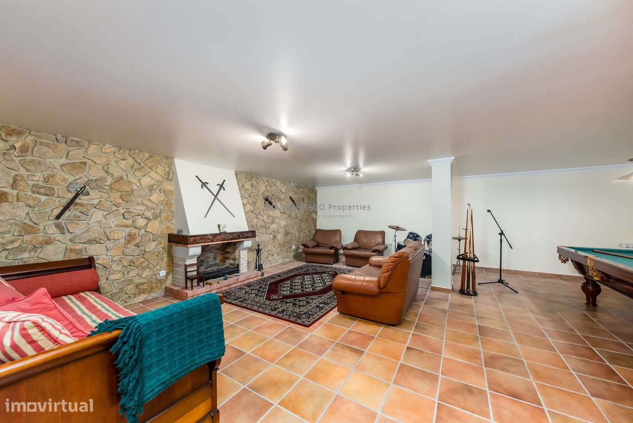 Moradia T4+1 Geminada na Quinta da Beloura — Luminosidade, Conforto e-51