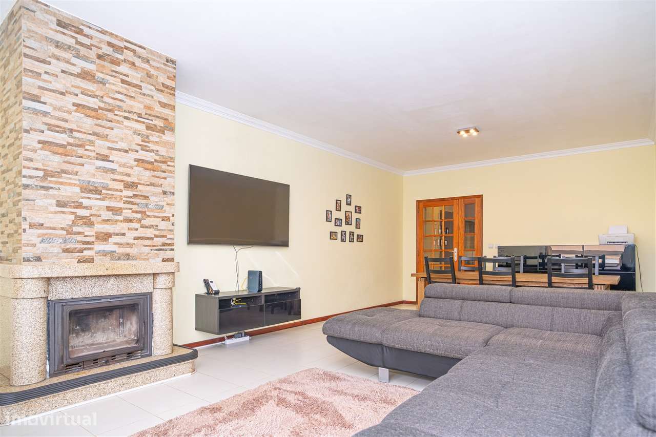 Apartamento T4 em Barcelos – Espaço, Conforto e Excelente Varanda!-7