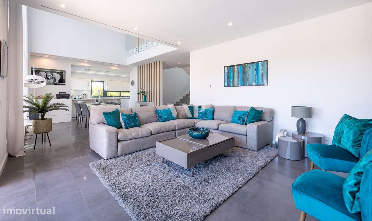 Moradia V4 luxuosa com piscina privativa em Vilamoura - Grande imagem: 2/51