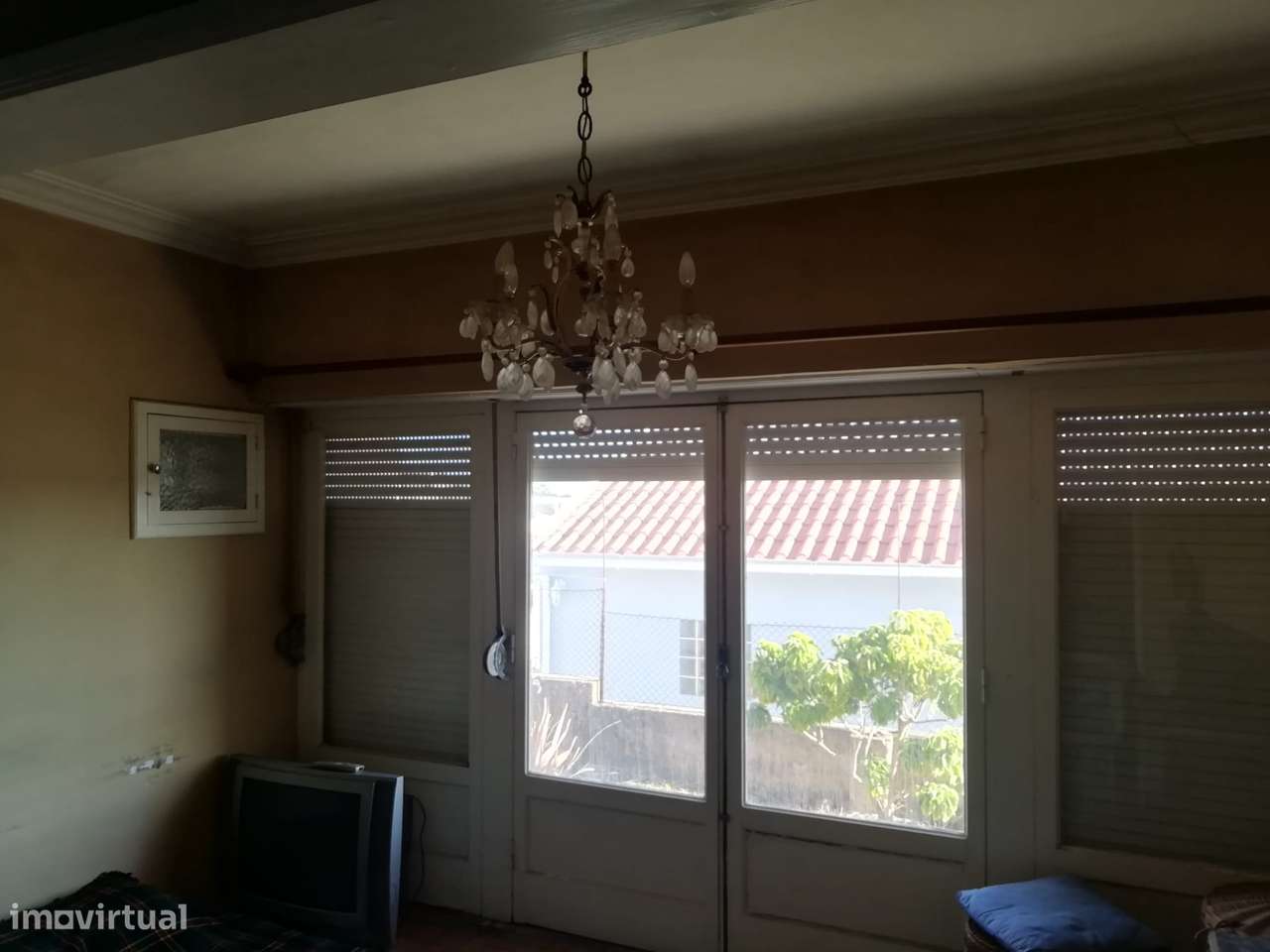 Moradia térrea para venda na Amoreira com muito potencial.-10