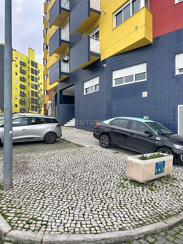 Apartamento T2 com Vista Panorâmica em Beato, com vigilância no condôm-19
