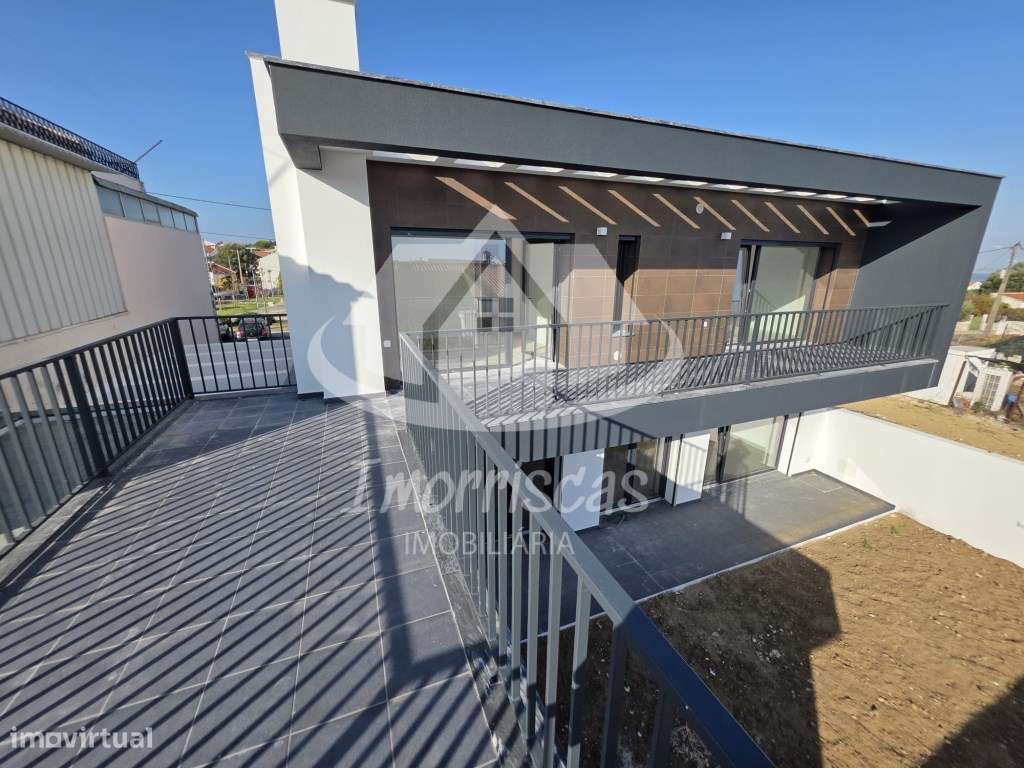 Moradia T3+1 na Portela de Azóia, em Santa Iria de Azóia-5