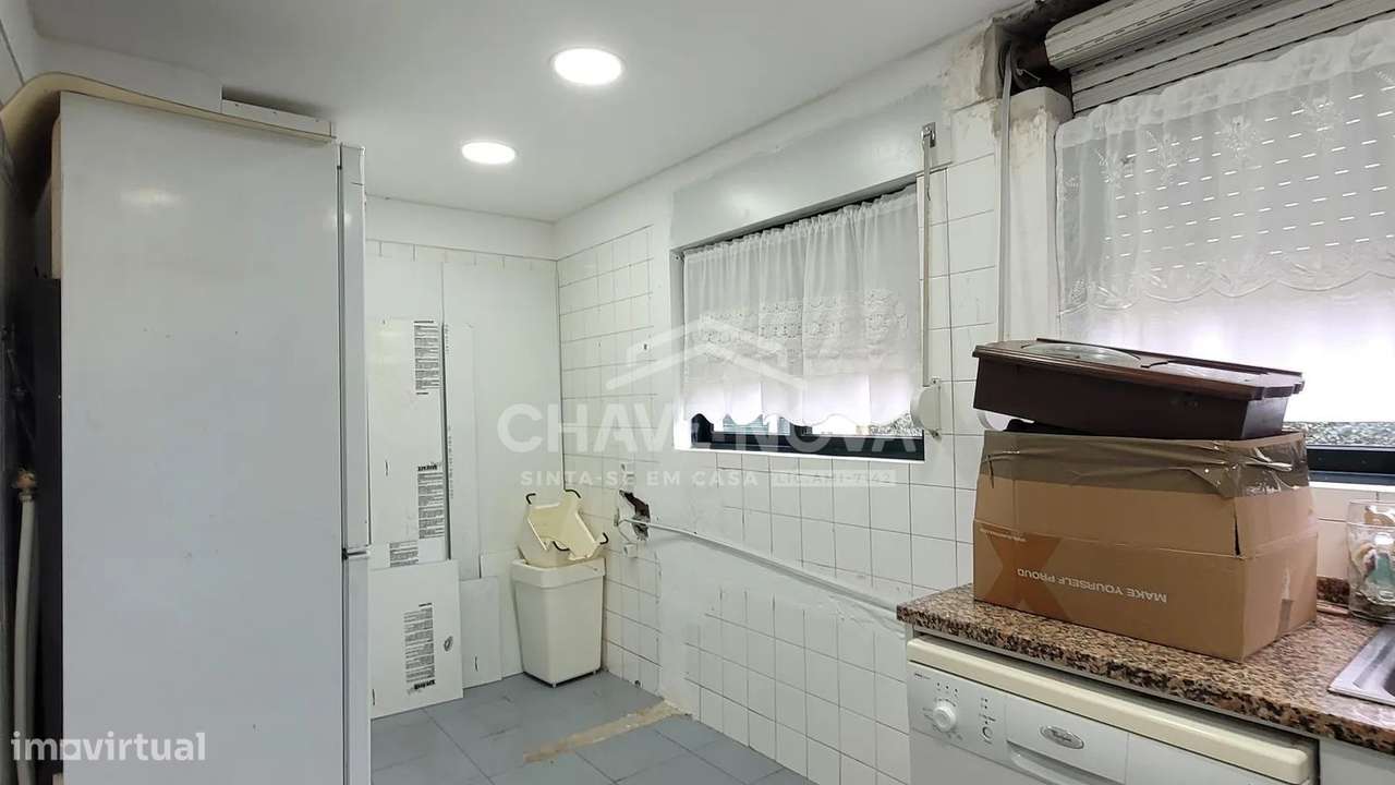 Moradia Geminada V3 p/ Recuperar no Centro da Maia - Grande imagem: 4/14