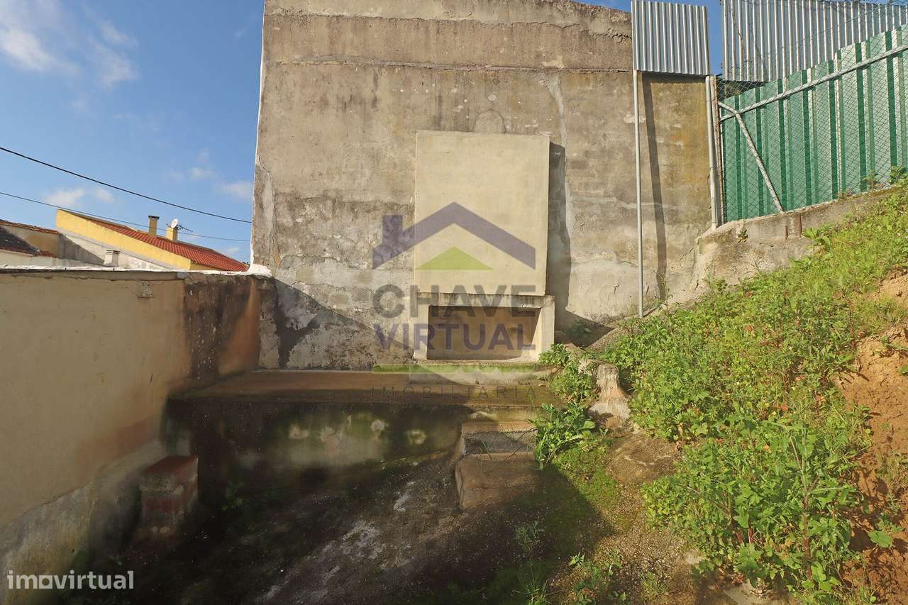 Moradia V2+1 com Terreno e Garagem - Delgada, Bombarral-38