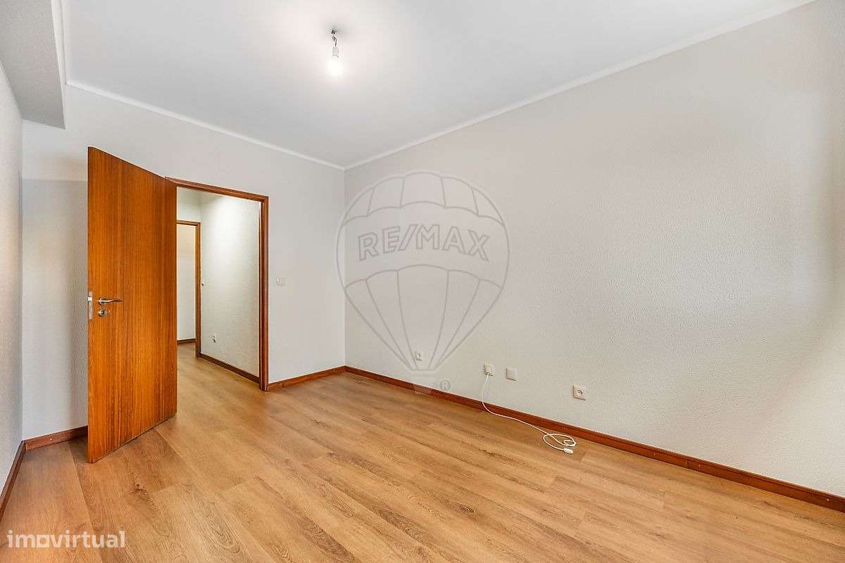 Apartamento T2+1 Renovado no Coração de Vila Nova de Famalicão-14