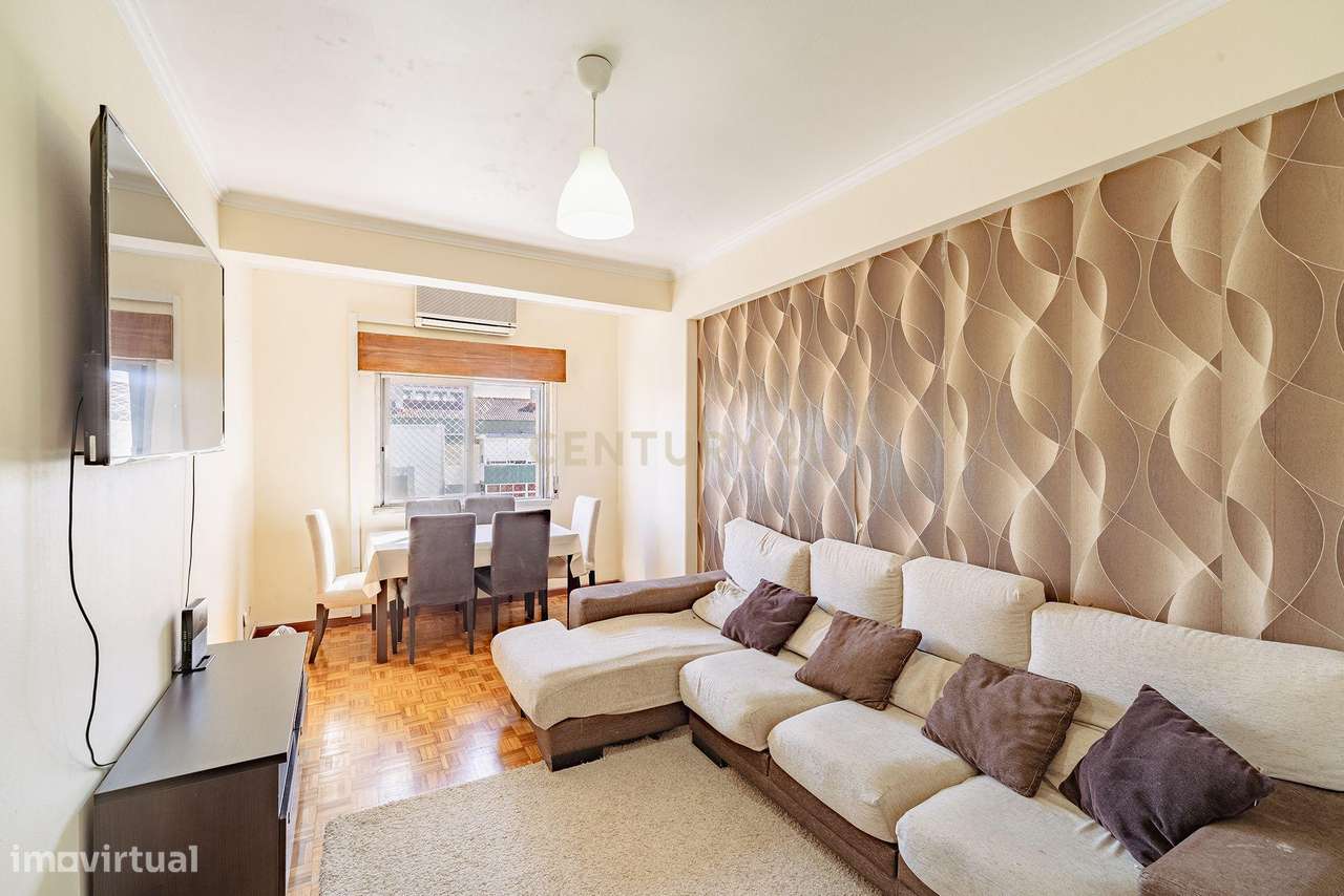 Apartamento T2 na Quinta do Rouxinol, Corroios-0