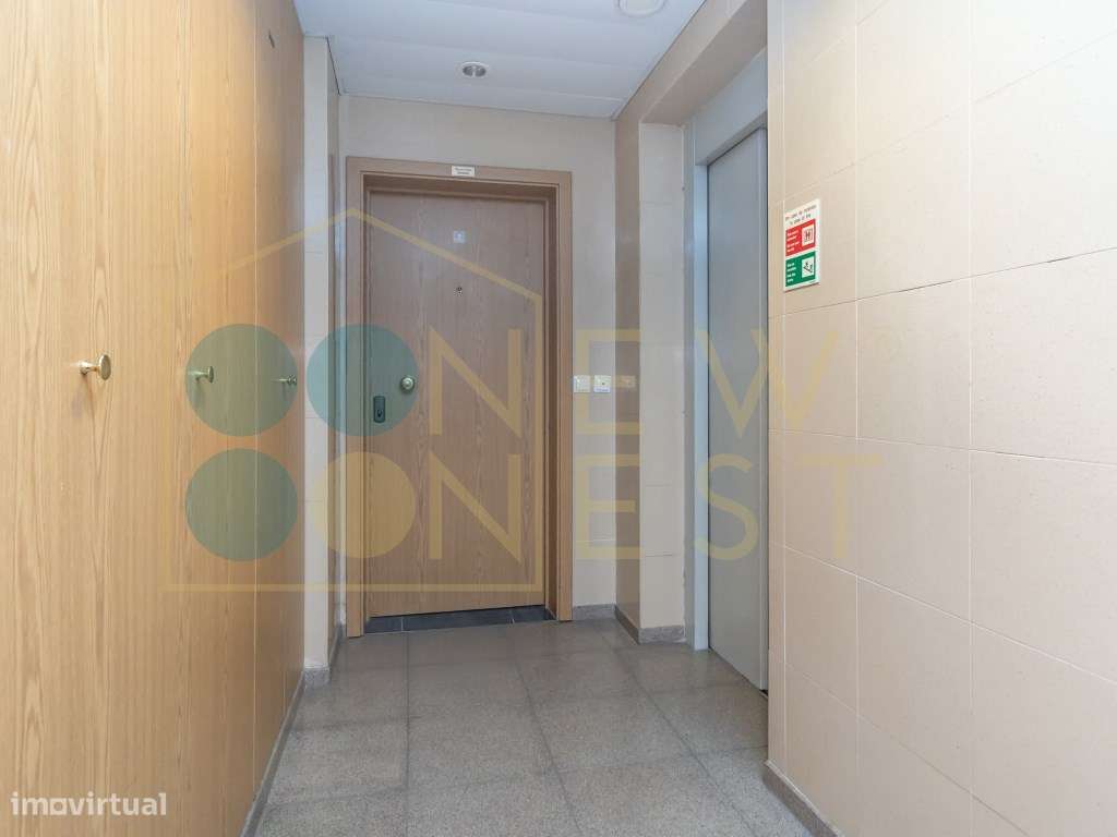 Apartamento T2 com elevador, parqueamento e arrecadação nas Manteig...-29