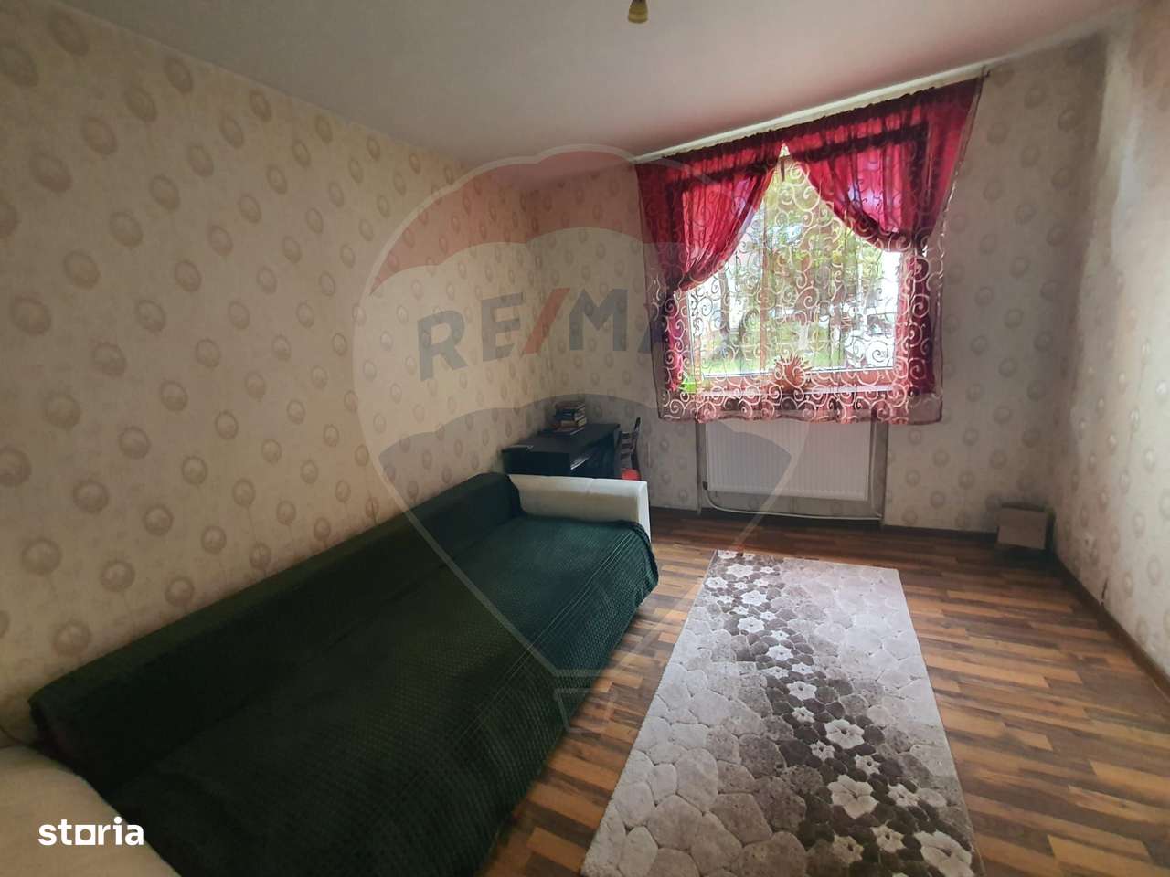Apartament cu 3 camere de vânzare în zona Est Roman - Imagine principală: 1/7
