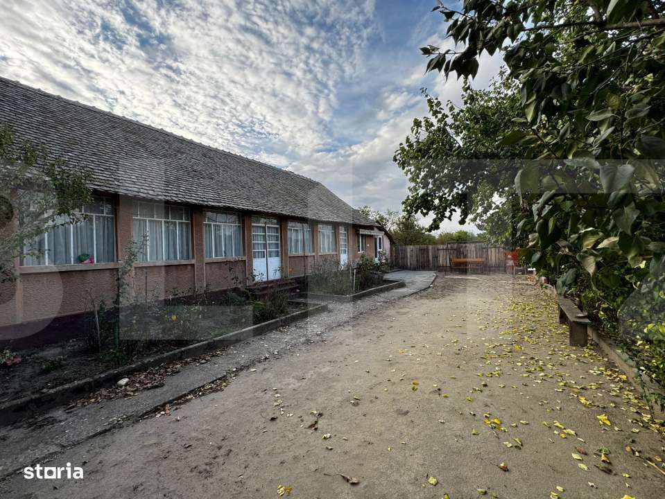 Casa 4 camere cu teren de 3892 mp - Imagine principală: 5/15