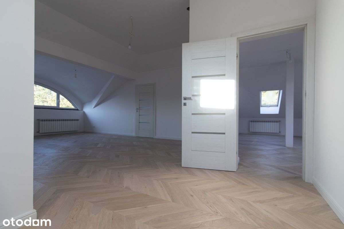 Otoczony zielenią nowoczesny dom w Brzezinach-12