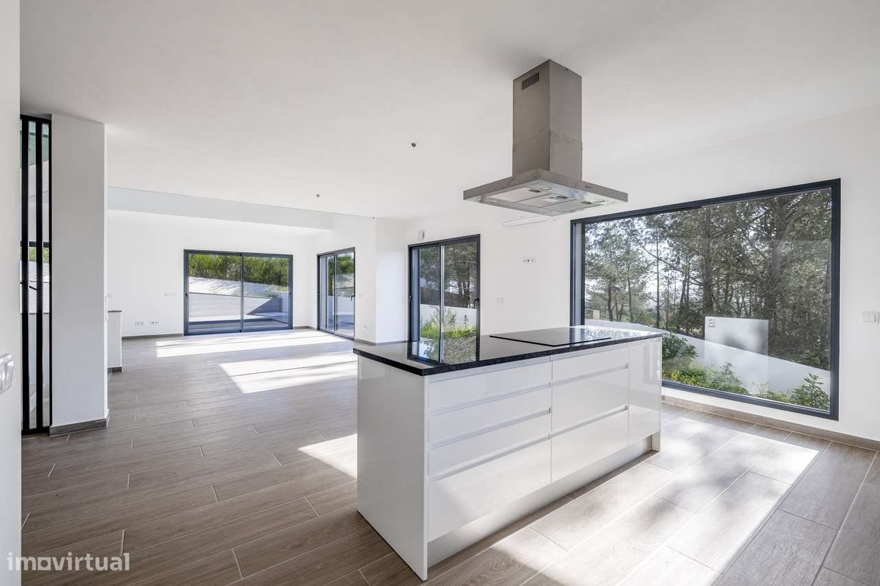 MORADIA MODERNA T4 COM PISCINA, GARAGEM E VISTAS PARA O MAR - ESPARTAL - Grande imagem: 5/49