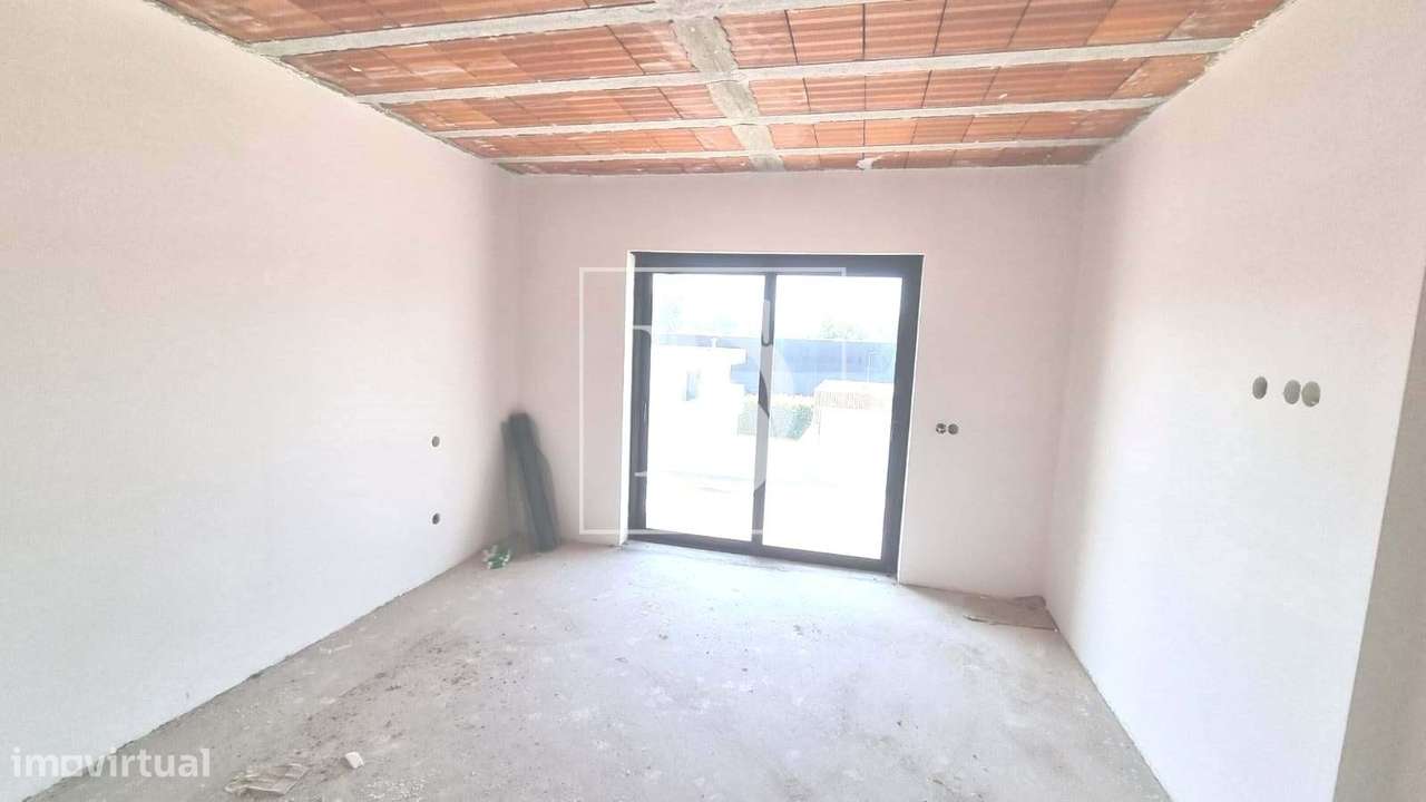 Moradia T3 independente, em construção, na Póvoa de Lanhoso-29