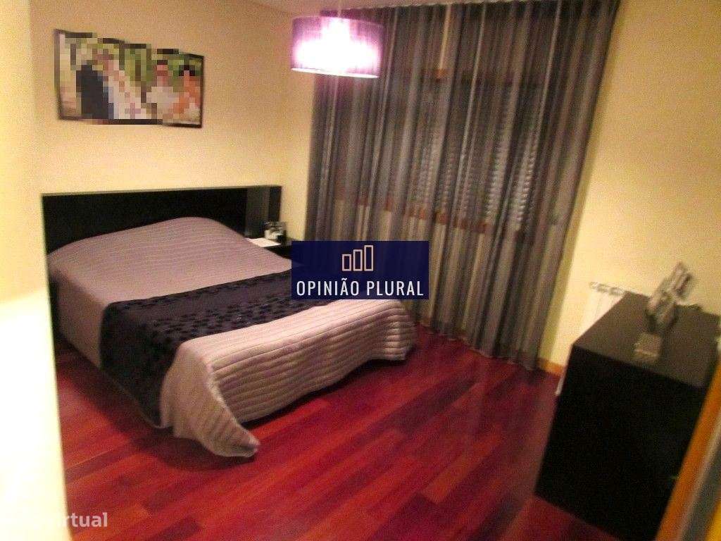 T2 em condomínio fechado c/ box para duas viaturas e dois arrumos |...-11
