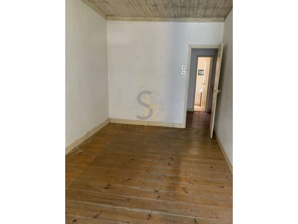 Prédio com dois pisos independentes para recuperação total-24