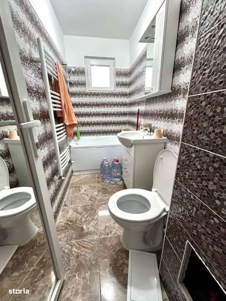 De vanzare apartament cu 2 camere - Imagine principală: 2/6