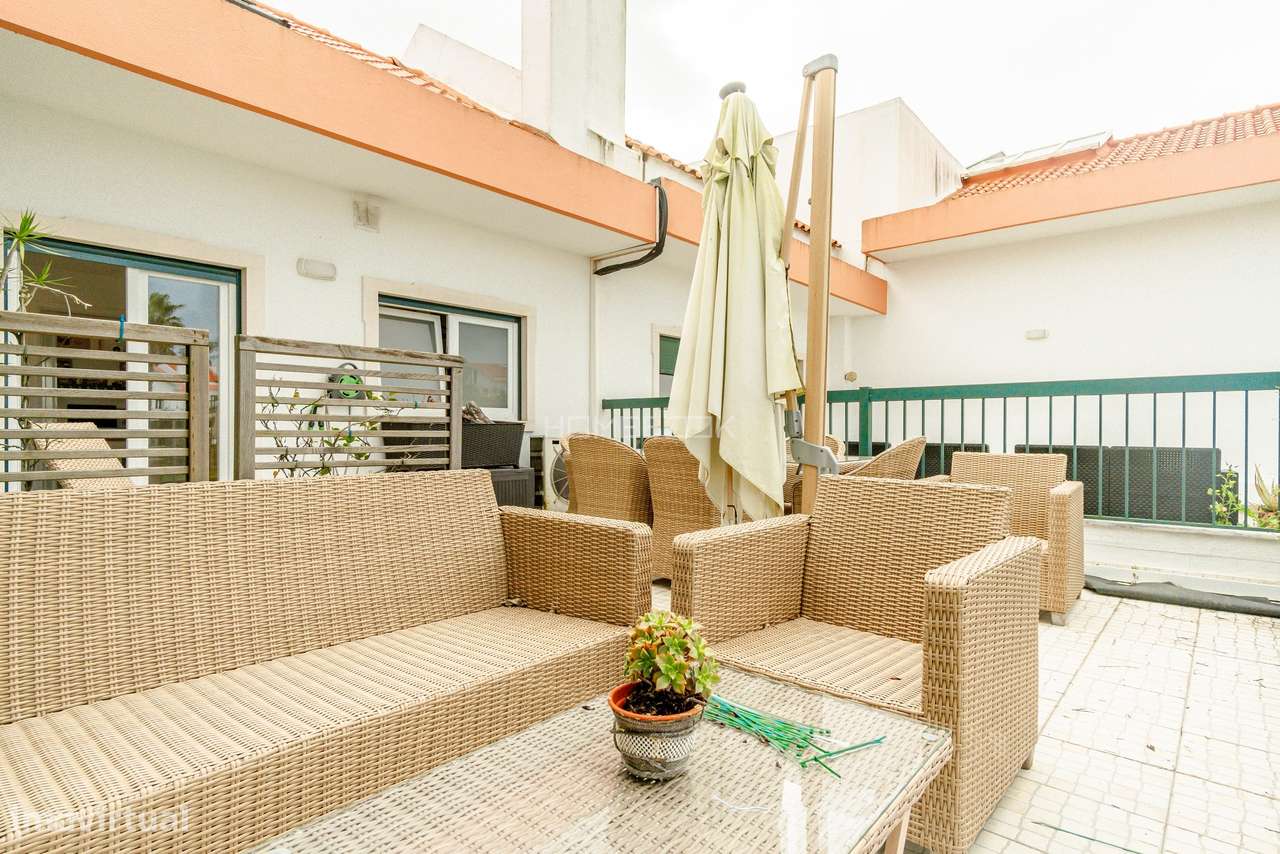 Moradia T5 renovada em condomínio fechado com piscinas, campo de ténis-27