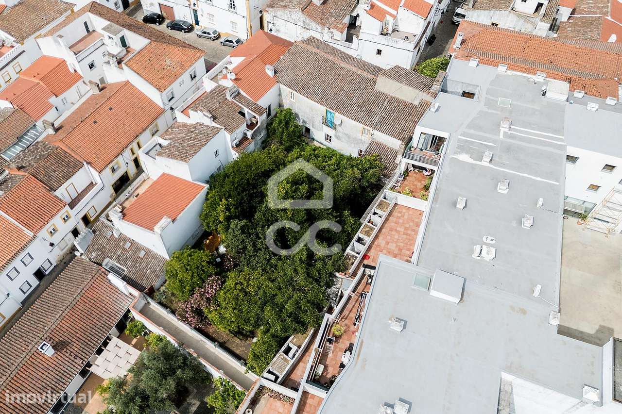 Moradia T2+1 Bifamilar de Rés do Chão c/ 426,14 m² de espaço exterior-38