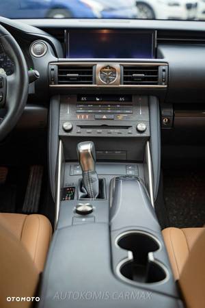 Lexus IS 200t / 300 Prestige - 17