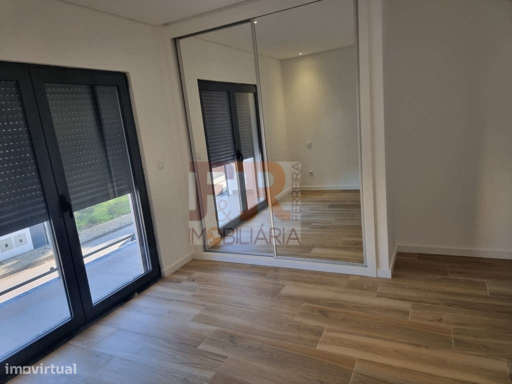 Moradia Geminada T3 com garagem e Terraço Quinta do Conde Sesimbra-39