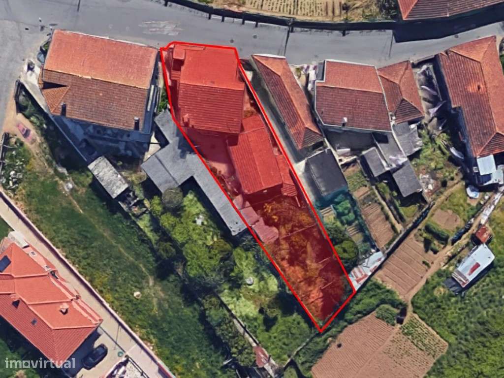 Moradia bifamiliar em São Romão do Coronado-2