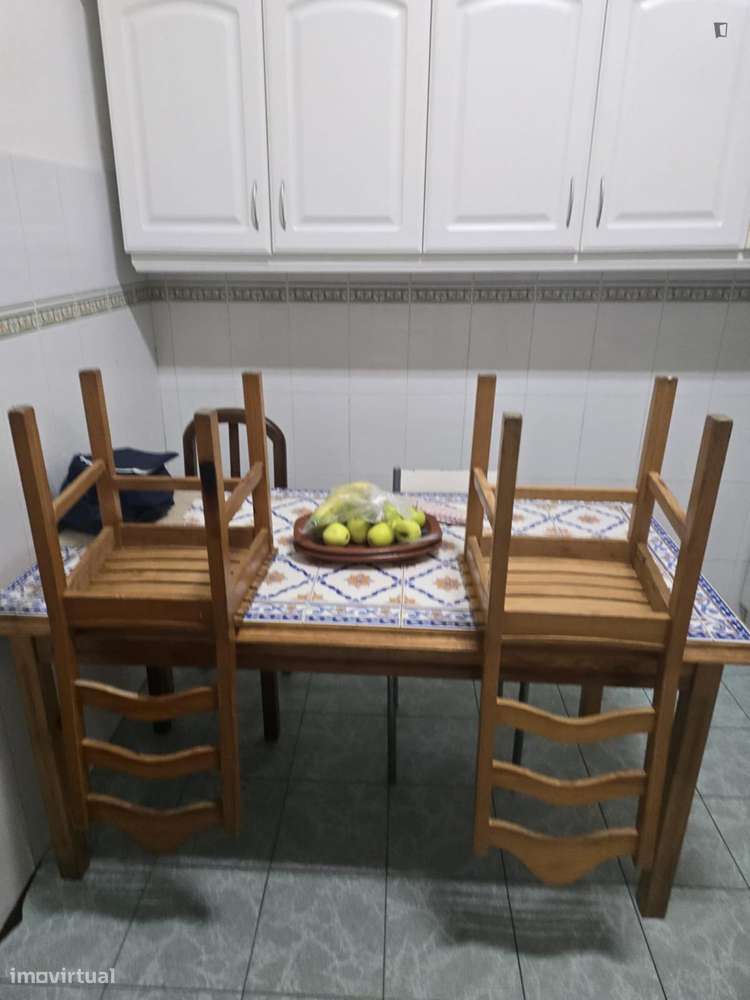 Quarto - localizado em Conchada Coimbra - Grande imagem: 5/9