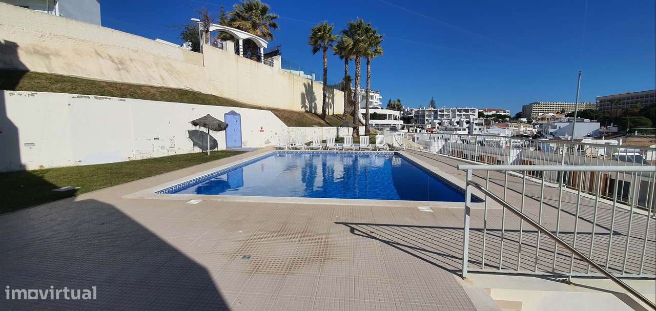 Apartamento na praia com varanda garagem e piscina-4