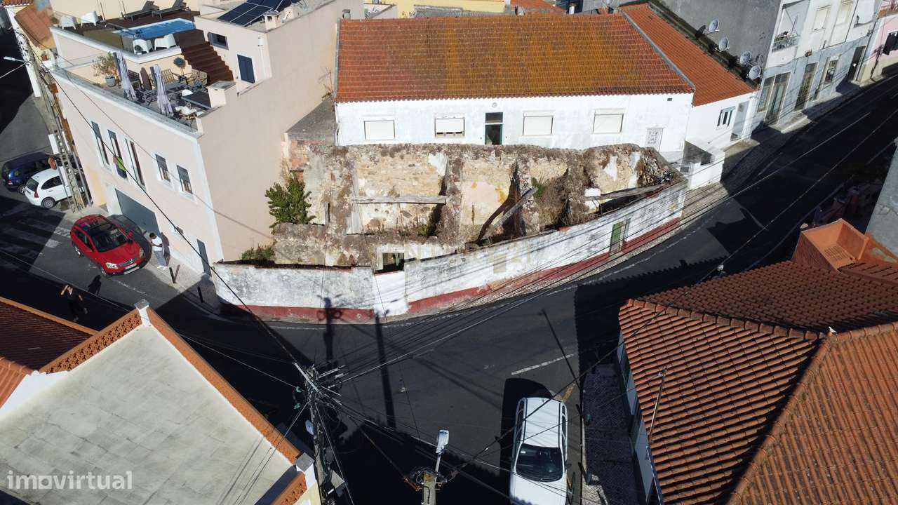 Prédio em Ruína para Reabilitação Total – Oportunidade em Fanhões, Lou-7